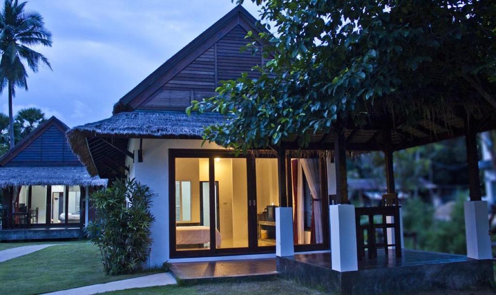 Nana Beach Hotel & Resort Pathiu Екстериор снимка