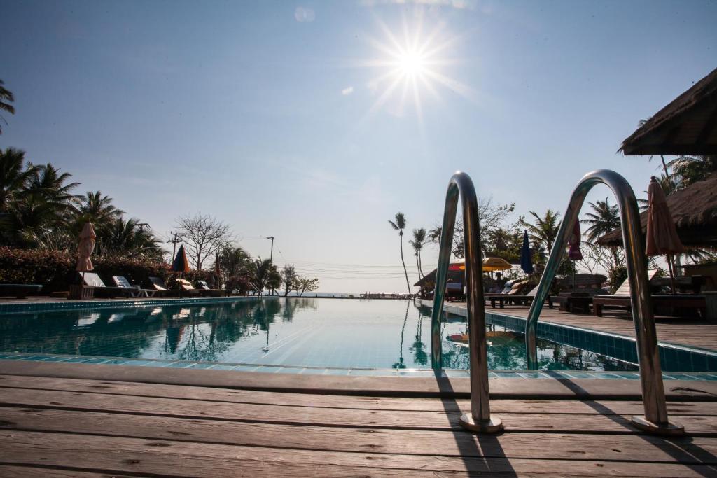 Nana Beach Hotel & Resort Pathiu Екстериор снимка