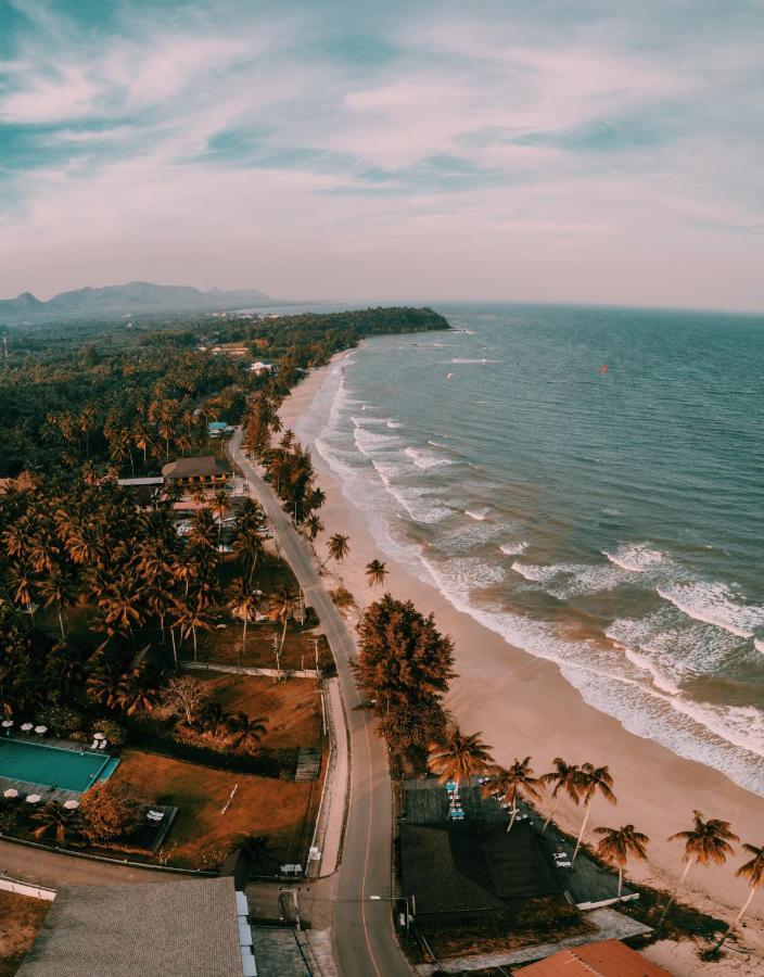 Nana Beach Hotel & Resort Pathiu Екстериор снимка