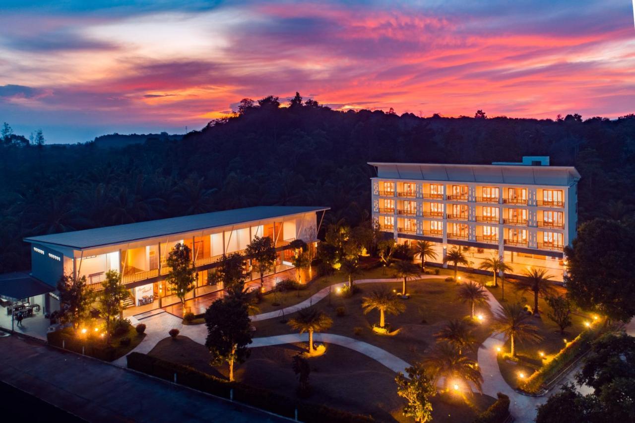 Nana Beach Hotel & Resort Pathiu Екстериор снимка